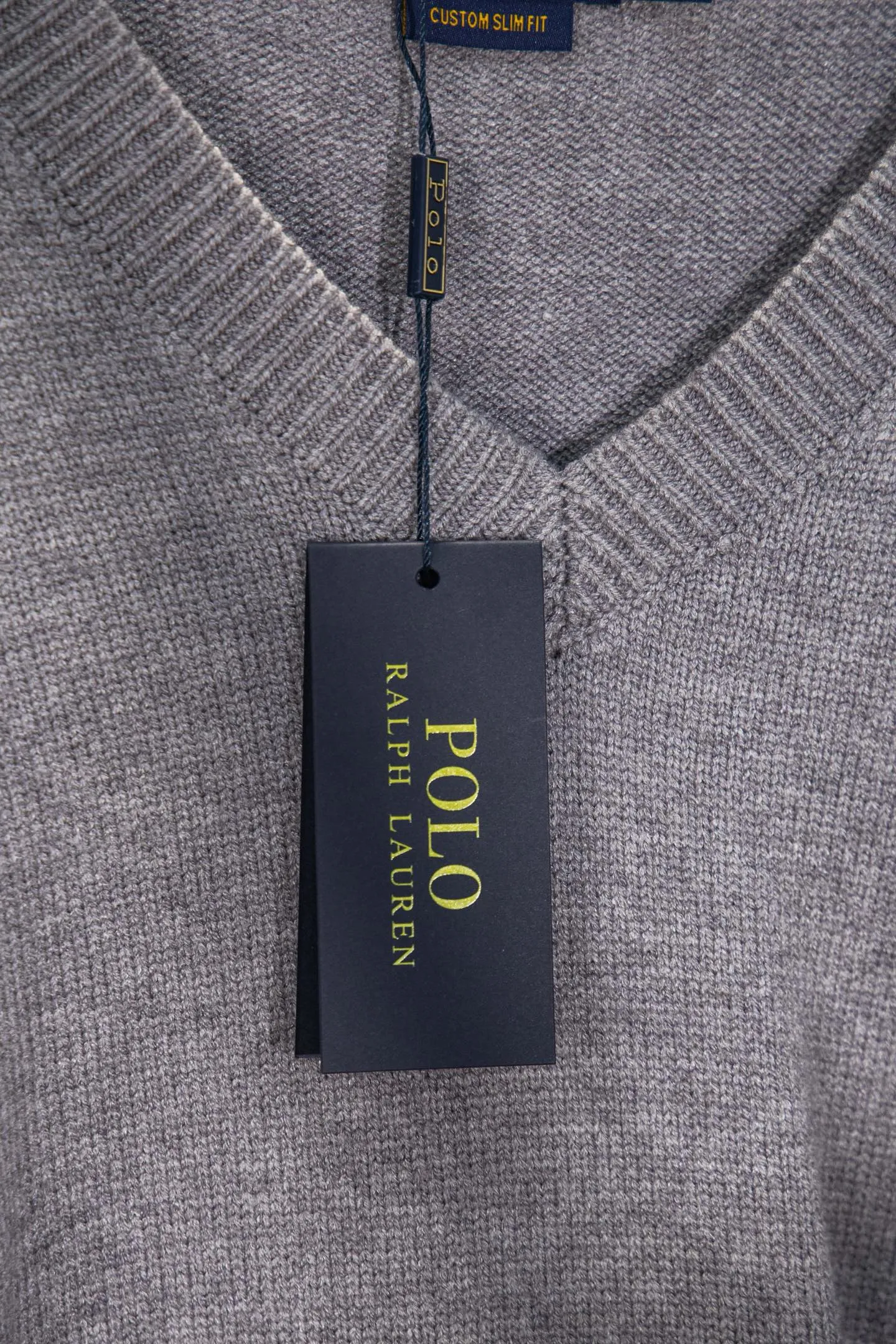 P210 Style number: Y197 Ralph Lauren men's crew neck sweater men's hemp flower original collar sweater. The version is really good-looking. It can be worn alone or as a jacket to be worn inside or outside. The upper body shows personal fashion charm. Four colors are available. The same style for men and women. A must-see item for new summer products. Tag, hanging grain, washed, packaging bag, full set of accessories. Very good appearance. Super exquisite workmanship. Size: S-XL